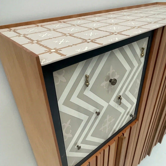 detalle de las puertas del armario Denver con listones verticales de madera