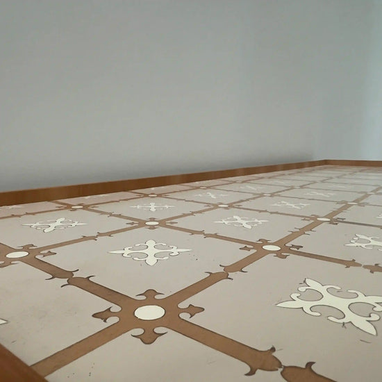 detalle de la encimera del armario Denver con patrón decorativo geométrico