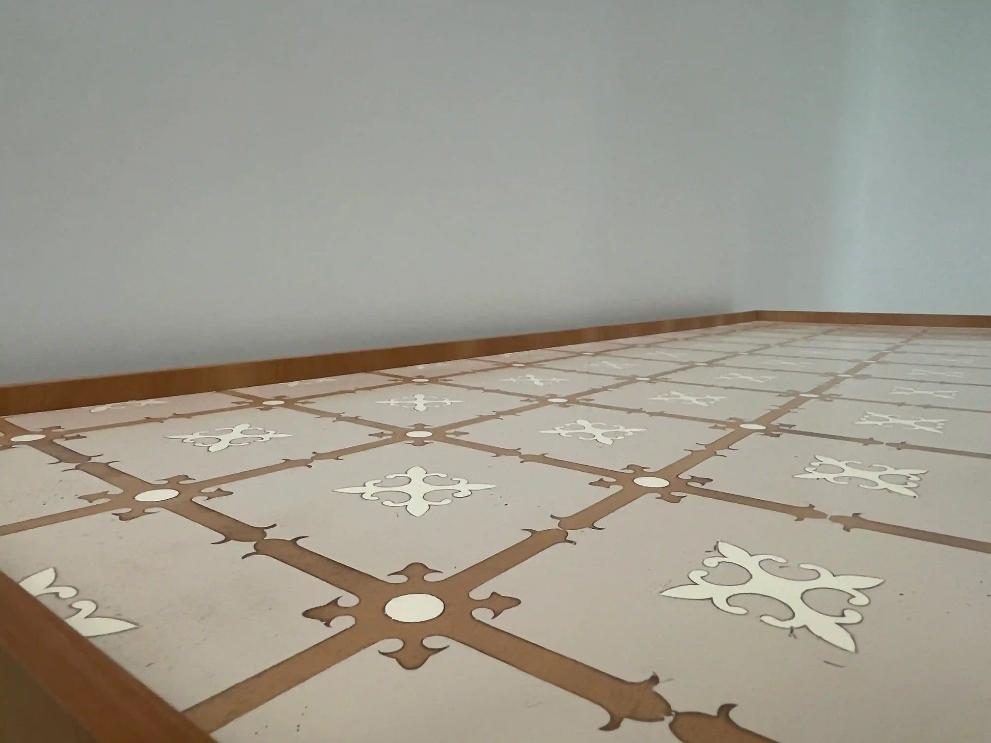 detalle de la encimera del armario Denver con patrón decorativo geométrico