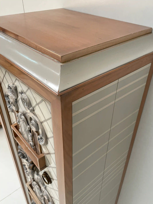 Detalle lateral del Armario Toscano 1 de madera