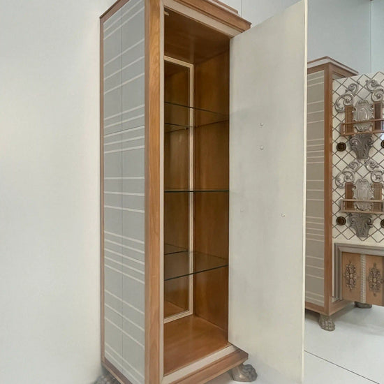 Armario Toscano 2 con puerta abierta y estantes interiores
