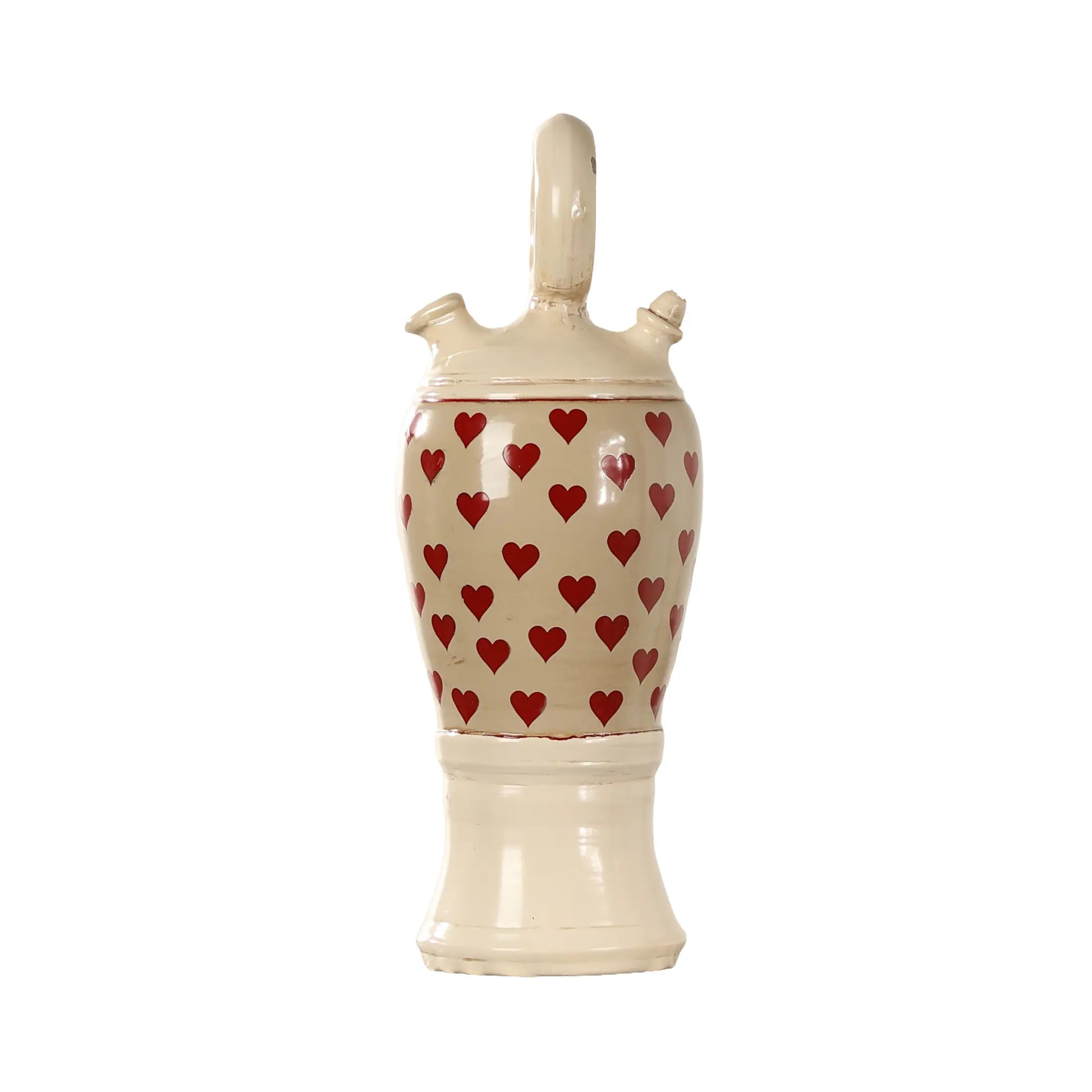 Botijo Love de cerámica esmaltada con corazones rojos, acabado crema, asa circular superior y base elevada sobre fondo blanco.