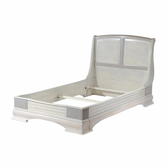 Vista lateral de la cama Giulietta con estructura abierta y diseño curvo