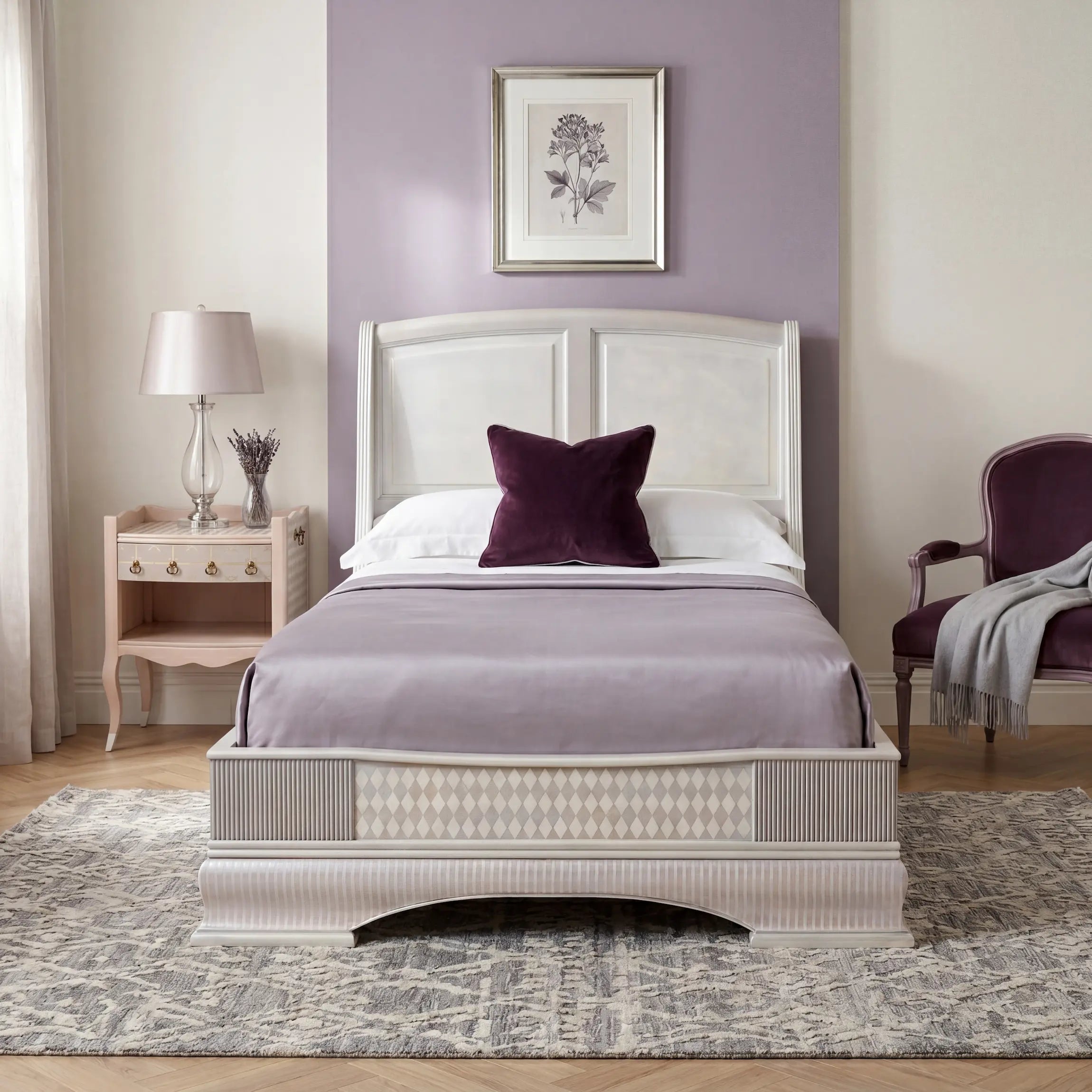 Cama Giulietta de diseño artesanal en dormitorio elegante con acabado blanco nacarado