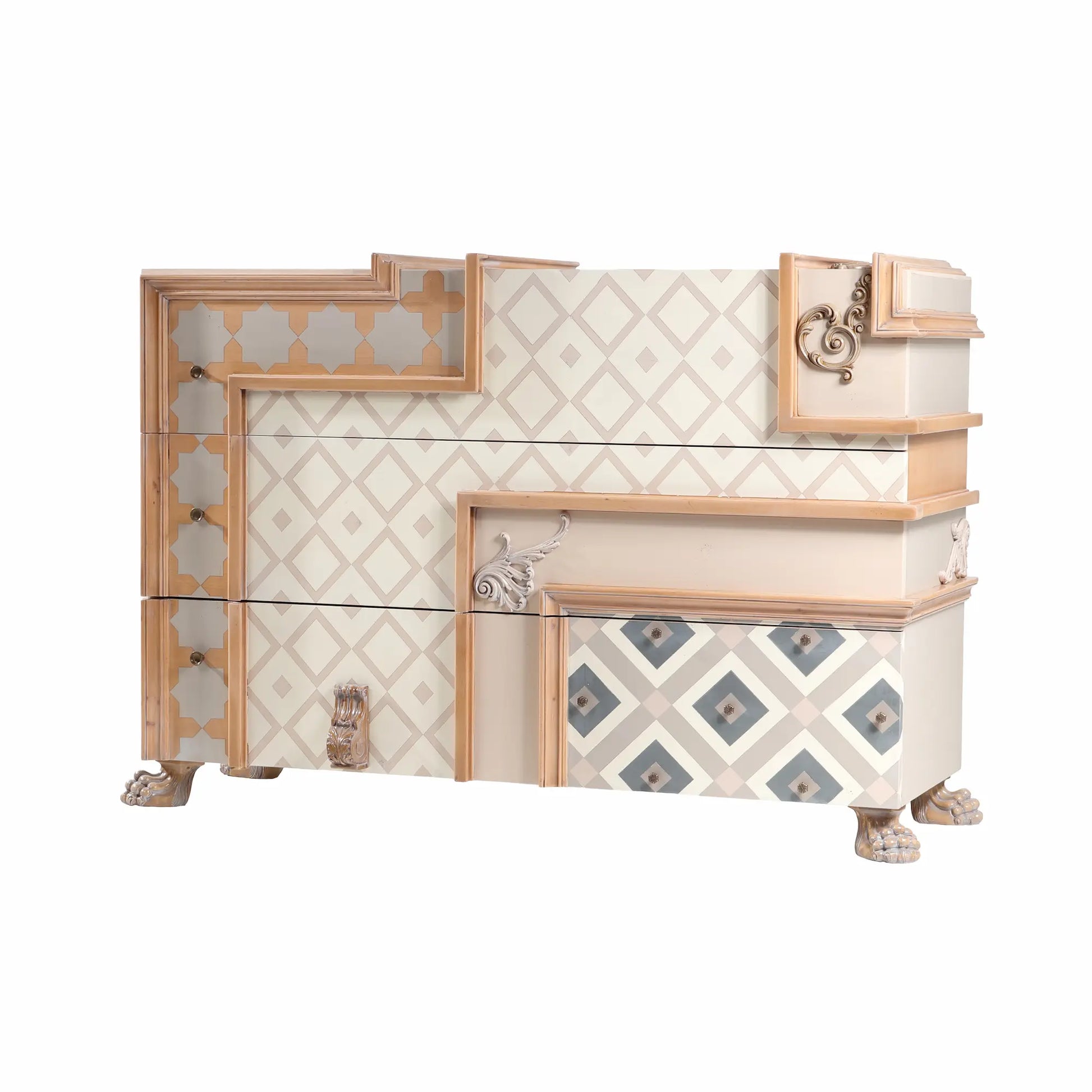 cómoda Seda de diseño exclusivo sobre fondo blanco con composición geométrica y detalles artesanales