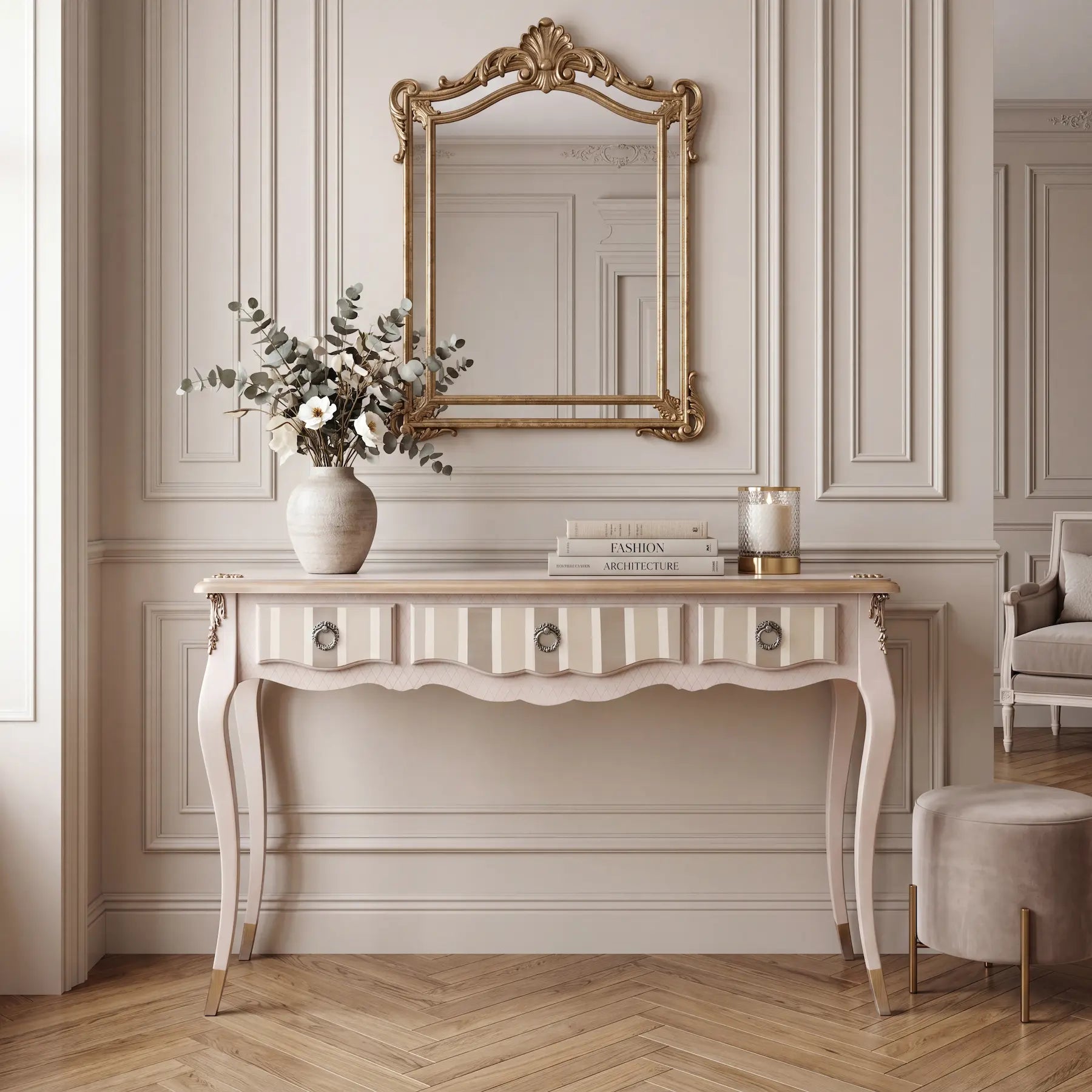 Consola Teresa de 3 cajones en ambiente clásico con espejo dorado, molduras de pared y decoración elegante.