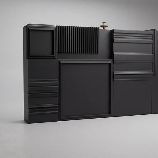 detalle de cabecero Totem con relieves geométricos y panelado en madera negra