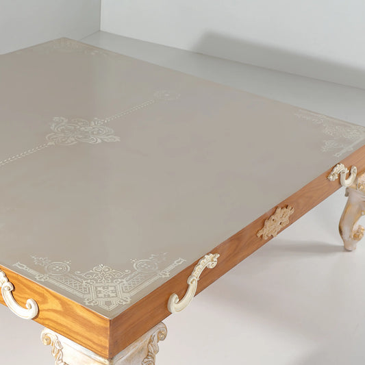 detalle del sobre decorativo de mesa de centro Florencia con acabado clásico