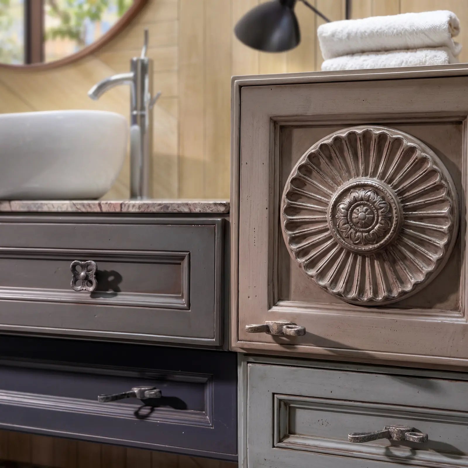Detalle de cajones y relieves del mueble lavabo One