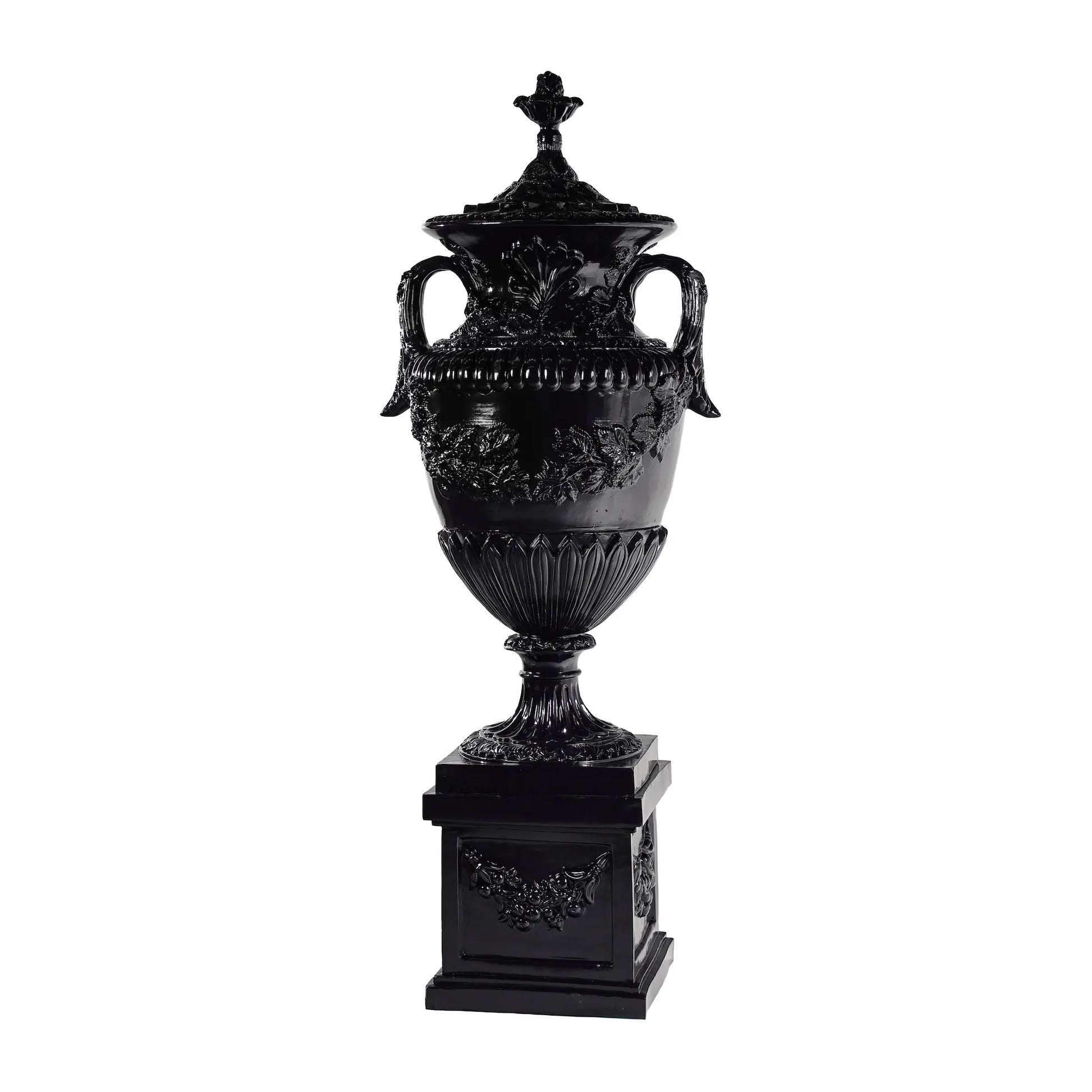 Jarrón Versailles negro brillante de gran formato con asas laterales y pedestal decorado.