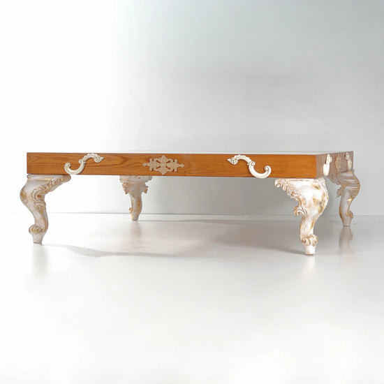 mesa de centro Florencia en madera tallada con patas ornamentadas estilo clásico
