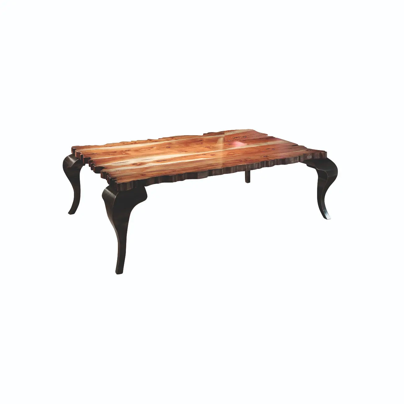 Mesa de centro de madera Charol con tablero natural irregular y patas negras curvas