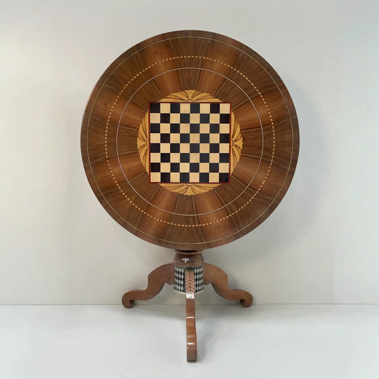 vista superior mesa redonda Chess con tablero de ajedrez central