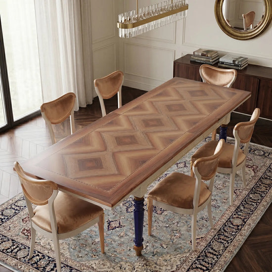 Mesa Cascabella integrada en un comedor elegante con sillas tapizadas.