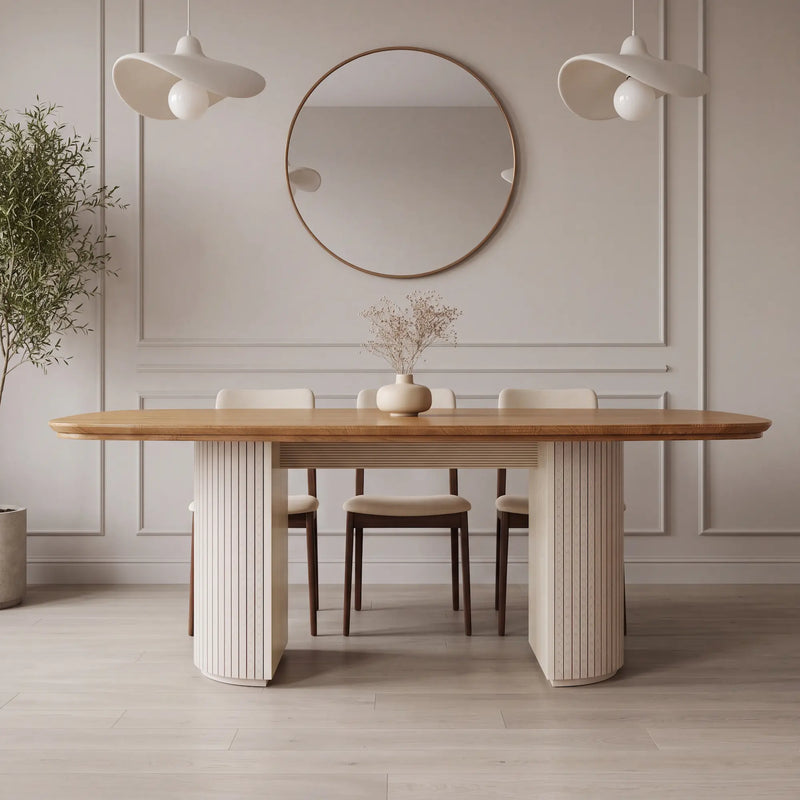 Mesa Moon integrada en un comedor elegante de líneas contemporáneas y decoración neutra.