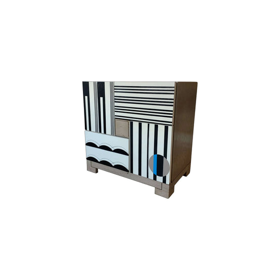 Mesilla África de madera con diseño geométrico en blanco y negro y detalles artesanales
