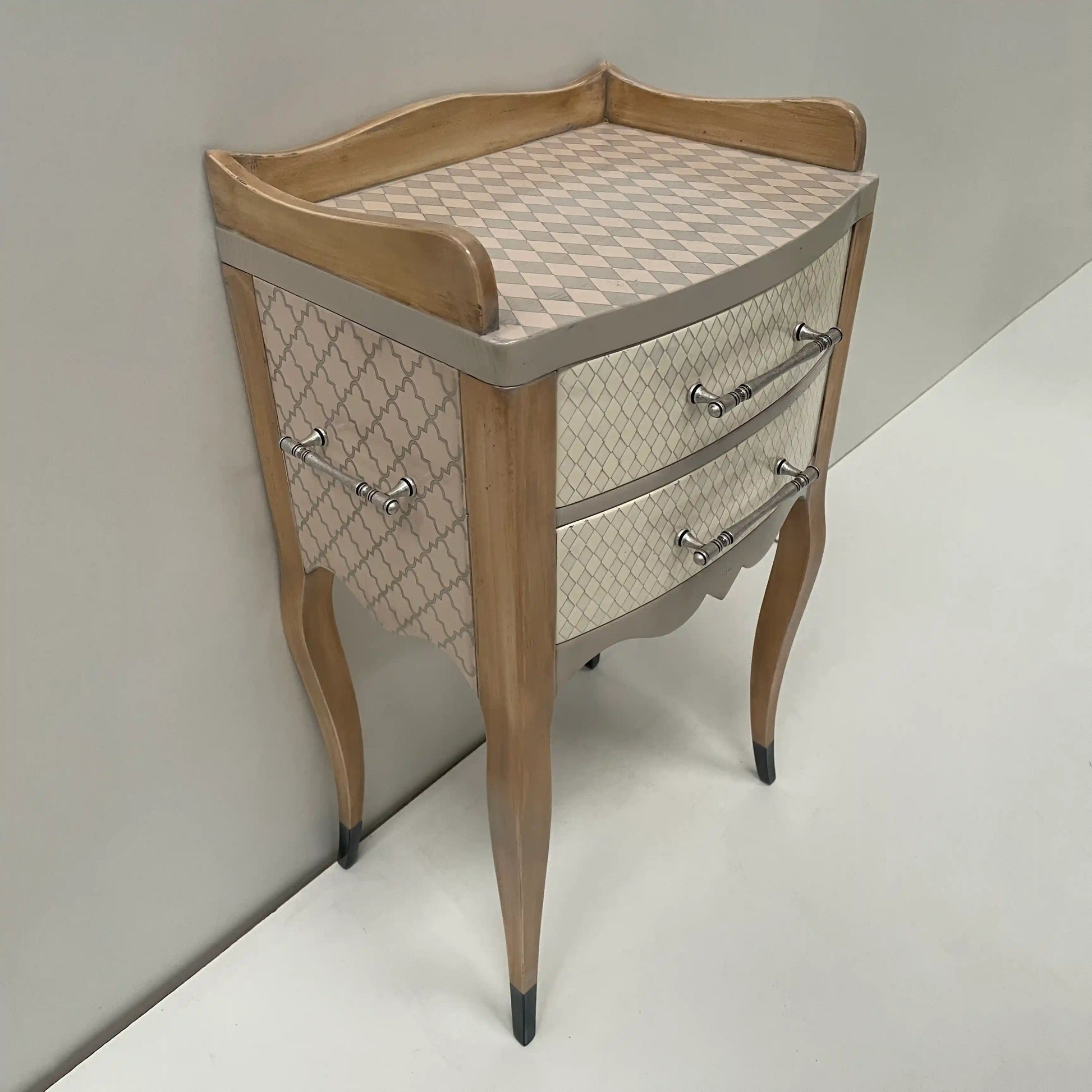 Mesita Arlequín 2 mueble artesanal con dos cajones