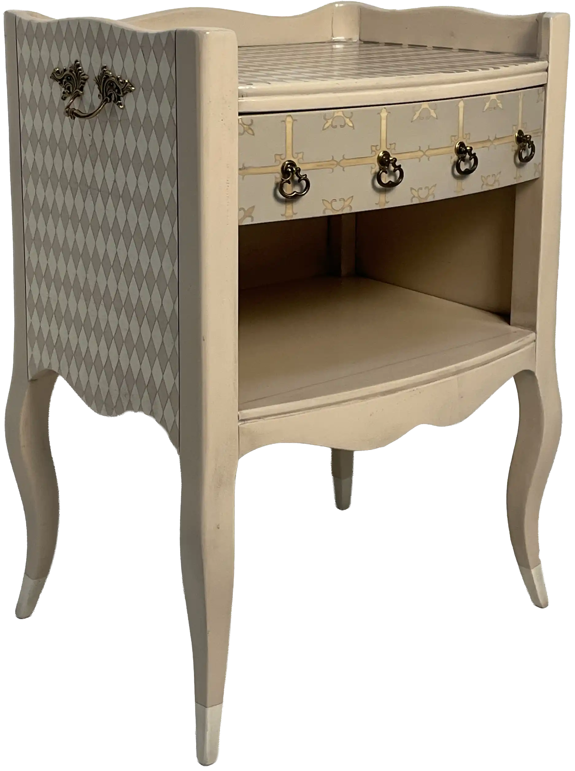 Mesita Arlequín mueble artesanal de madera sobre fondo blanco