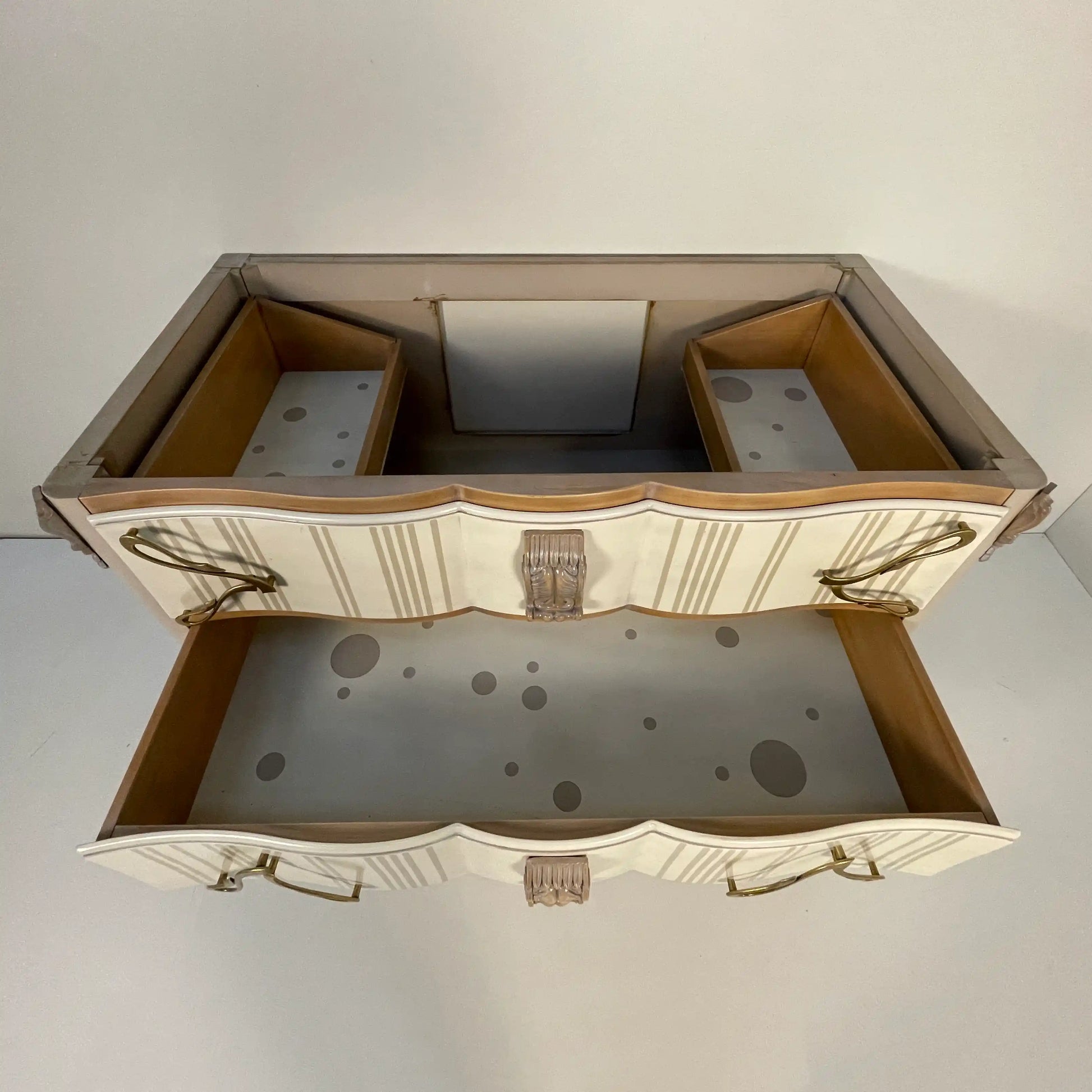 Mueble baño Antoine con cajones abiertos de madera