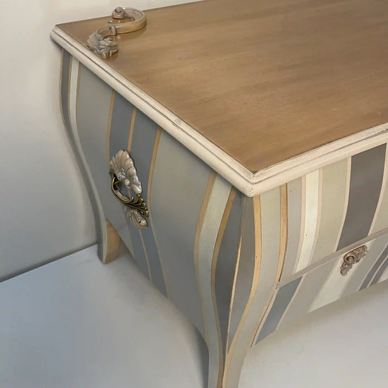 Detalle lateral curvo del mueble TV Curvi de madera