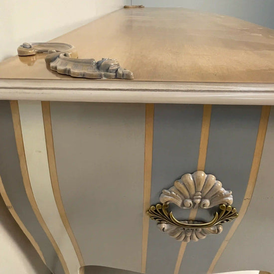 Detalle de la superficie superior del mueble TV Curvi