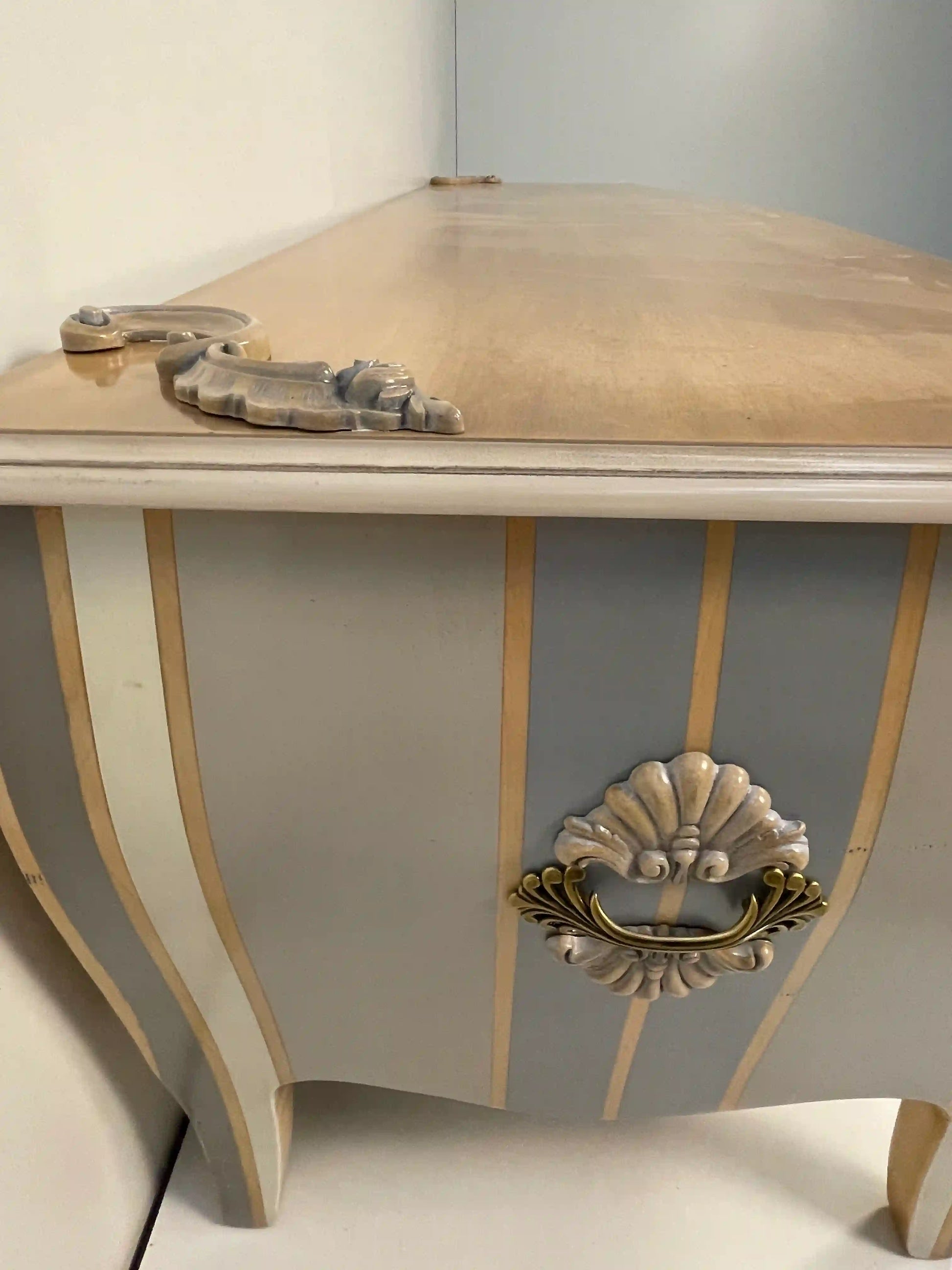 Detalle de la superficie superior del mueble TV Curvi