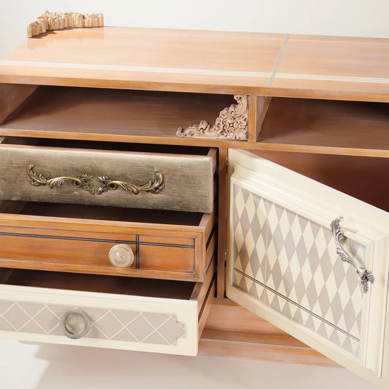 Mueble TV Punk de Lola Glamour con cajones, puerta y compartimentos abiertos mostrando su diseño interior