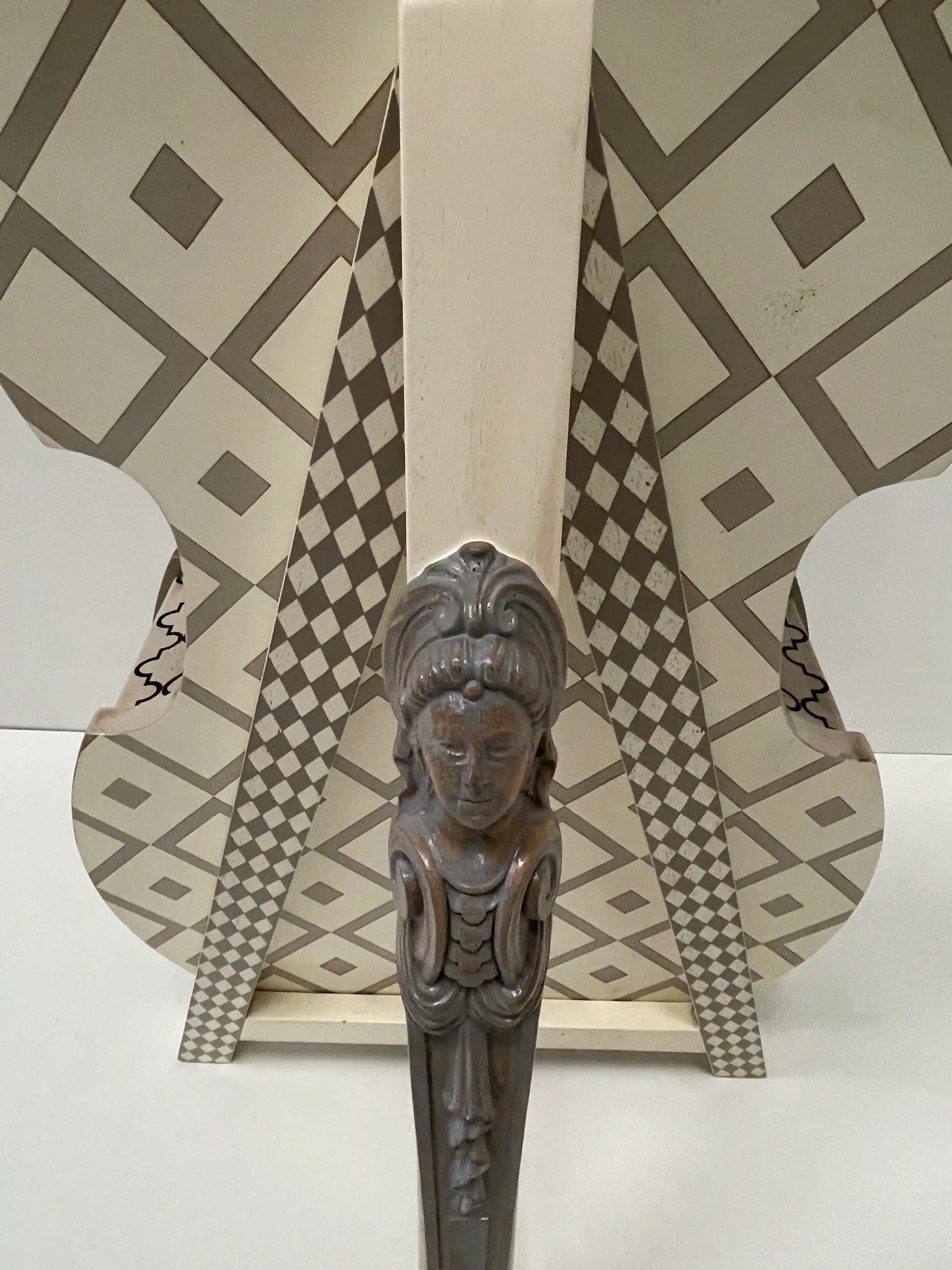 mueble con forma de contrabajo diseño original