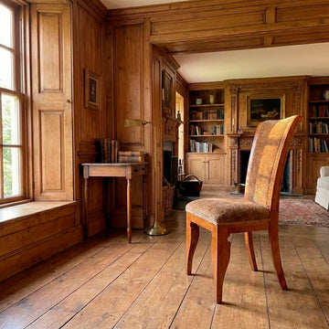 Sedia con gambe a sfera tagliate 