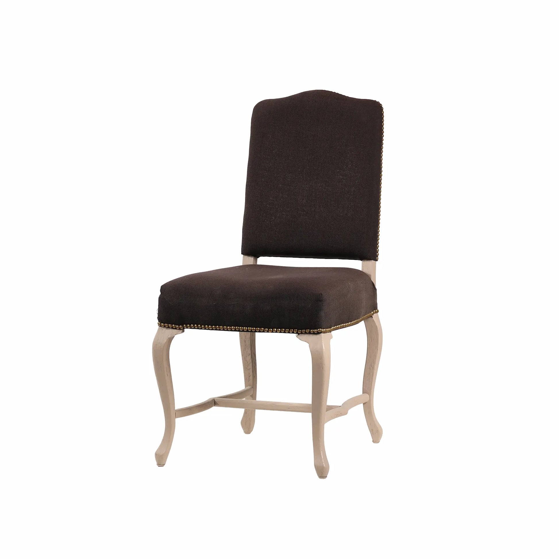 Silla Cluster tapizada con respaldo alto, tachuelas decorativas y patas curvas.