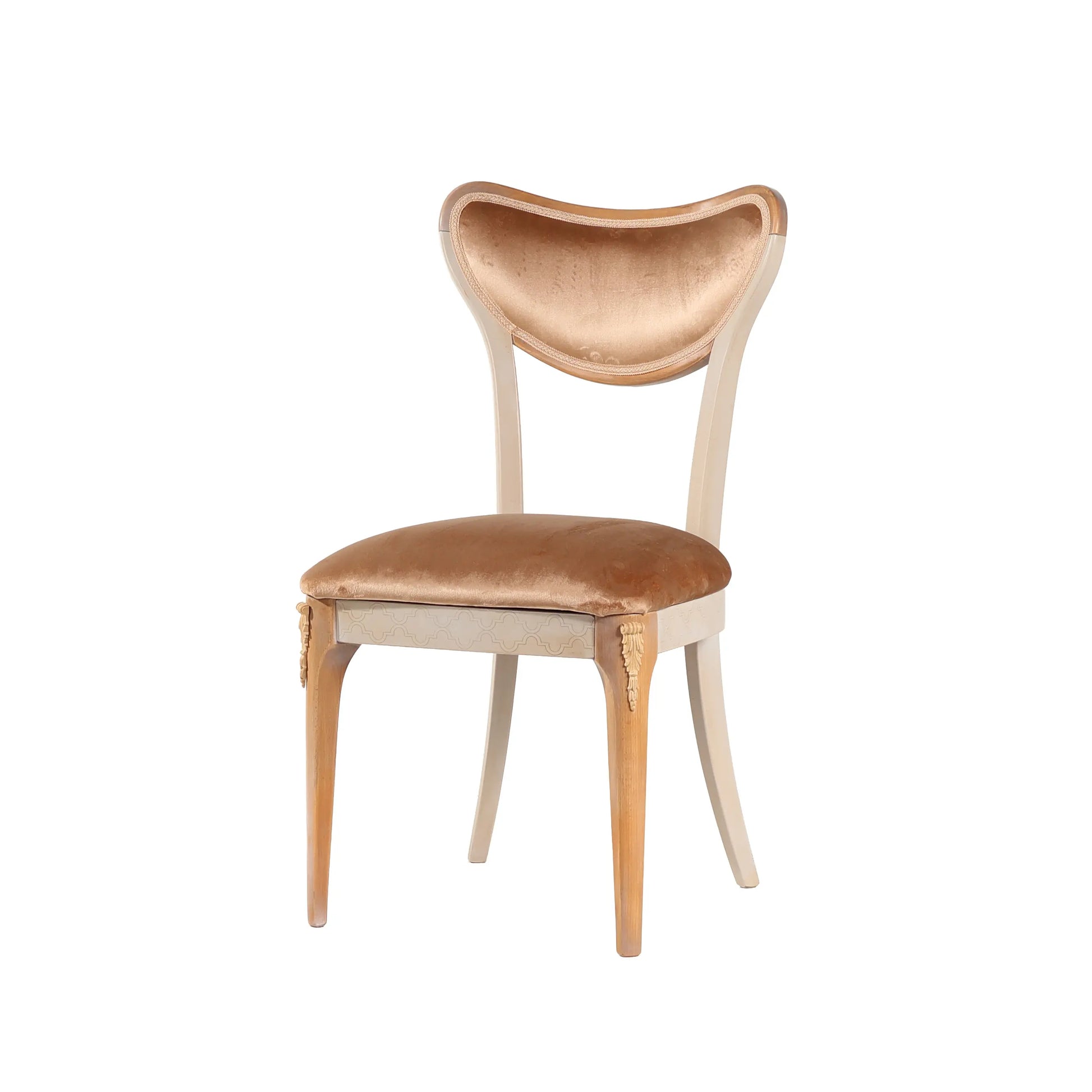 Silla Cuore tapizada en color champagne con diseño elegante para comedor.