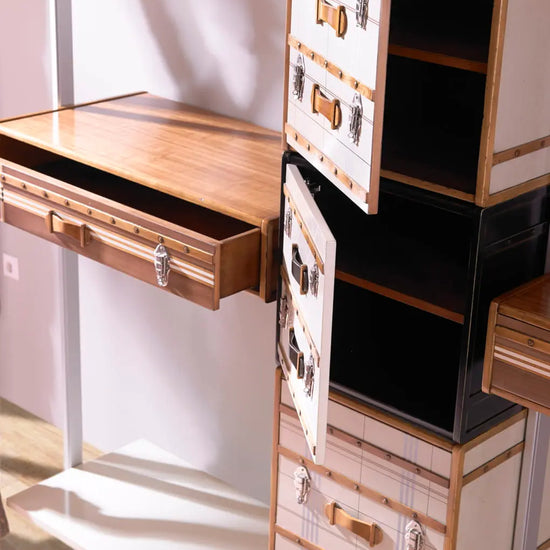 detalle modulo abierto vestidor suitcase con cajones y baldas
