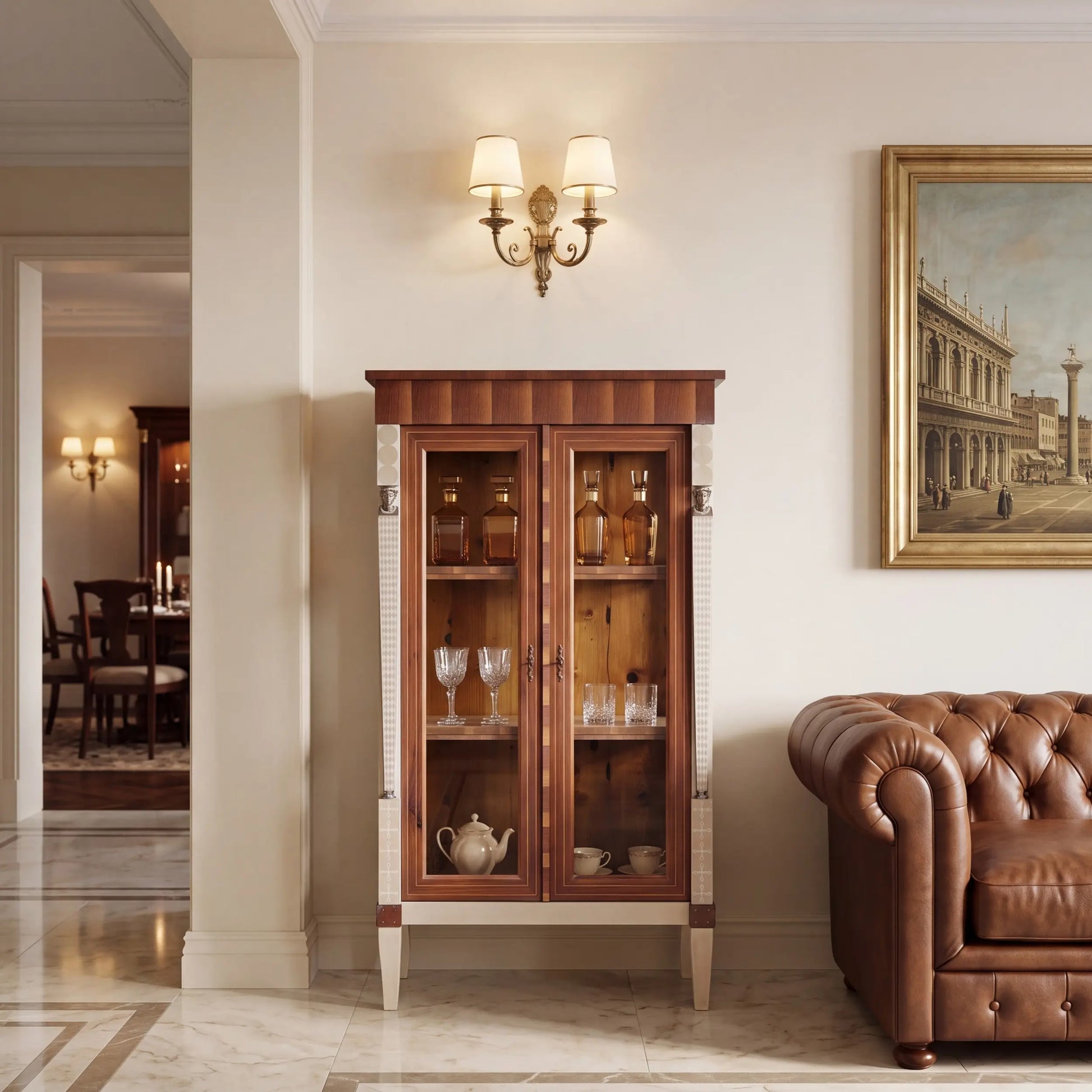 Vitrina Caribela con puertas de cristal en un salón clásico y elegante.