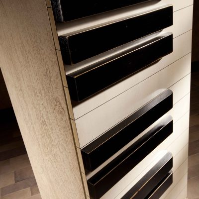 Mueble Piano - 1 puerta - Medidas 70x50x150 cm - Lola Glamour