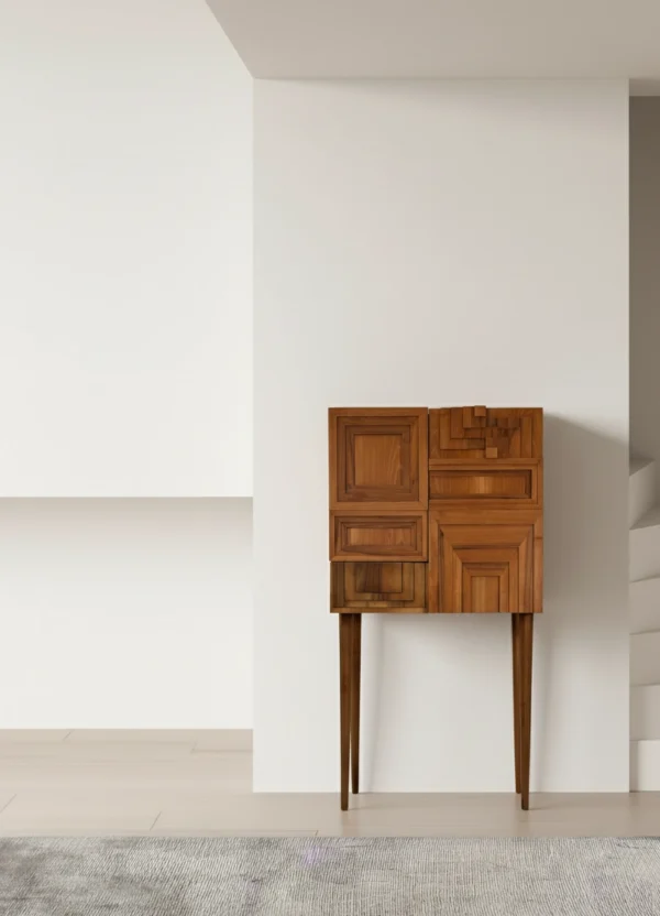 Mueble de entrada Totem: Mueble de diseño con patrón geométrico tridimensional en marquetería de madera de nogal sobre patas cónicas.