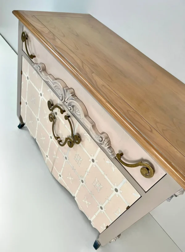 Textura de la madera veteada en la cómoda Rosetta