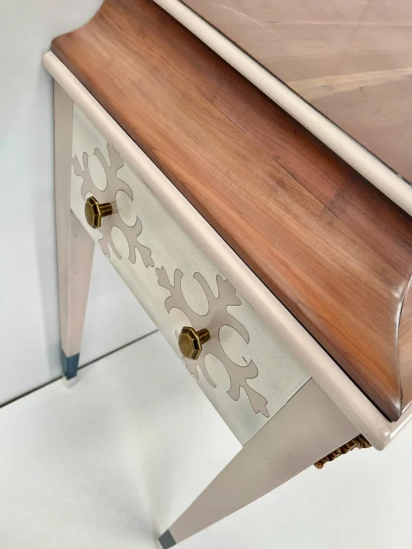 Consola Sonatta, diseño único para interiores elegantes.