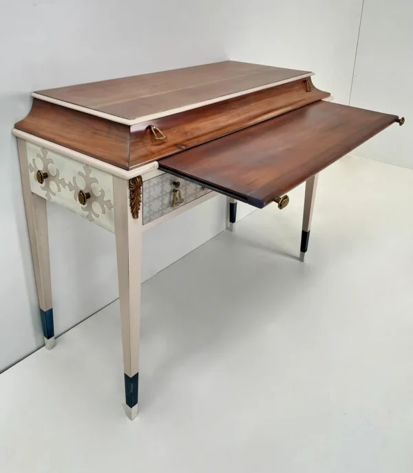 Consola Sonatta en ambiente de recibidor o salón.