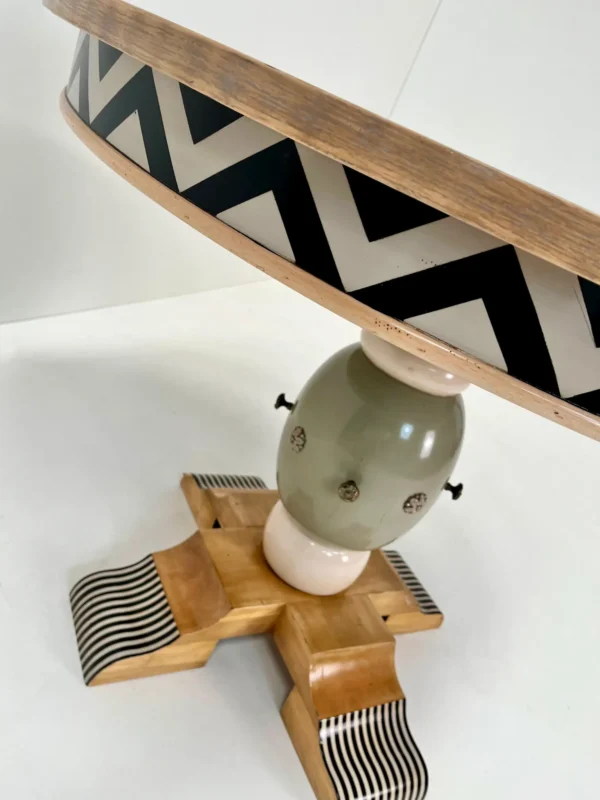 Detalle de la madera natural en la mesa extensible Péndola.
