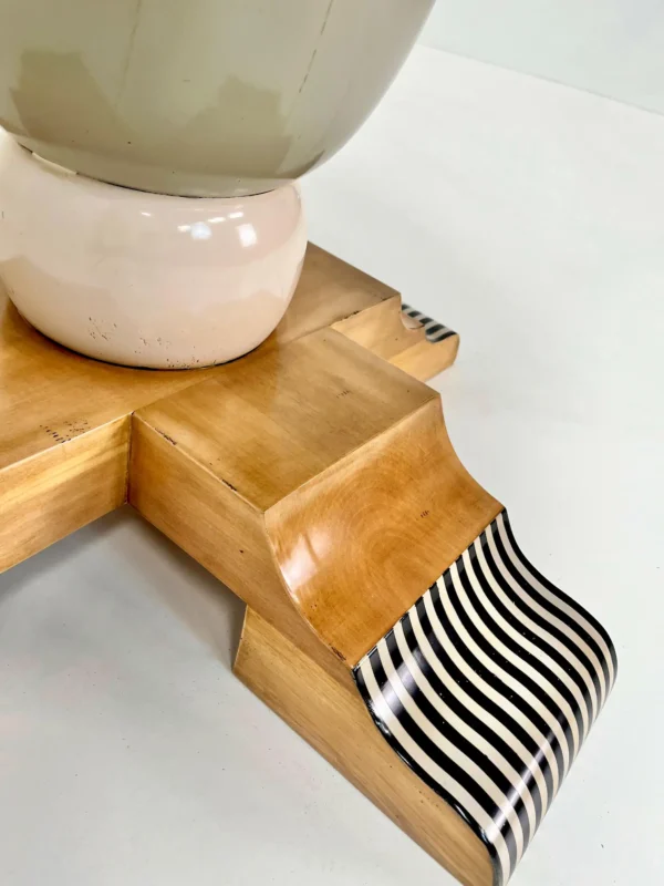 Extensión desplegada de la mesa Péndola, diseño funcional.