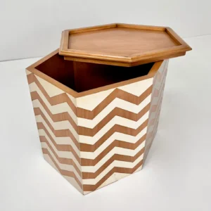 Mesita decorativa y funcional de madera para salón