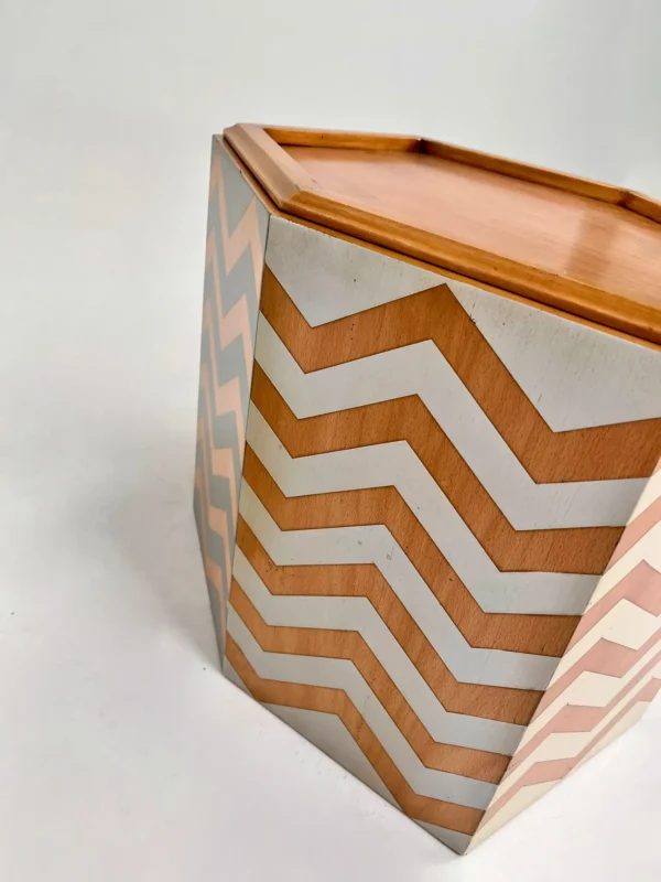 Mesita de madera pequeña, ideal para ambientes de salón