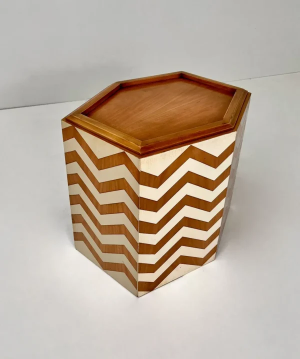 Mesita auxiliar de madera ligera y fácil de mover