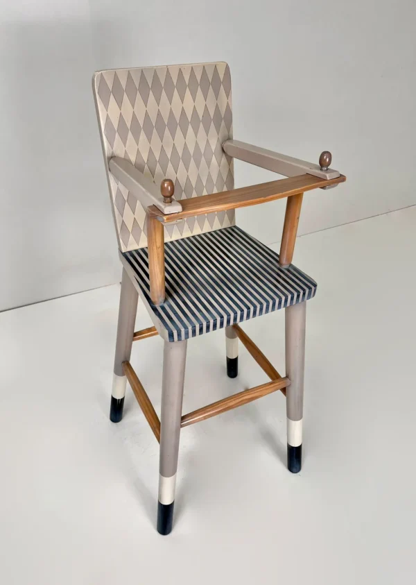 Trona decorativa para bebés con acabados originales artesanales