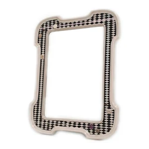 Marco del espejo decorativo Fábula en blanco y negro sobre fondo blanco.