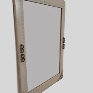 Vista lateral del Espejo Stella Lola Glamour mostrando el marco y las decoraciones grabadas.