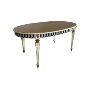 Mesa de comedor Blunara ovalada con greca azul y patas clásicas en crema y dorado