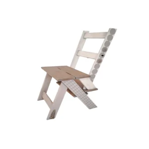 silla Pasos de Luna convertible a escalerita de Lola Glamour sobre un fondo blanco