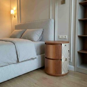Mesilla de noche circular de nogal integrada en dormitorio contemporáneo