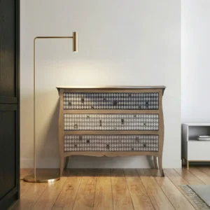 Mueble de cajones estilo clásico renovado con diseño geométrico de rombos.